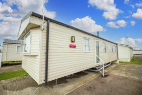 Lovely 8 berth caravan at Seawick Holiday Park in Essex ref 27458S
